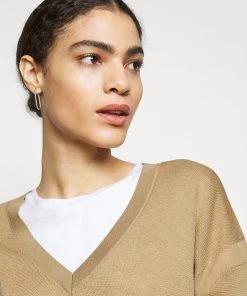 CLOSED Pullover Raffia Femme 13 CLOSED Pullover Raffia Femme -Promos CLOSED Magasin ff994aca0e9645f7baa6a97c89fbf2a4